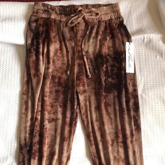 NWT Red Haute Velour Basic Joggers Small - Picture 3 of 8